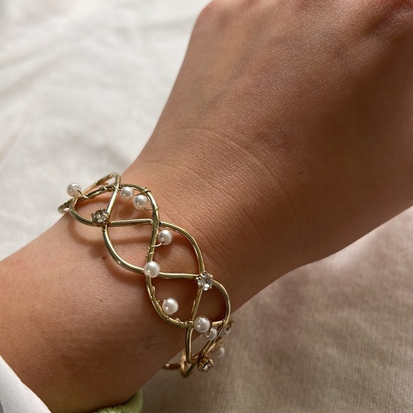 Open bracelet with pearl and rhinestones - Picture 3 of 5